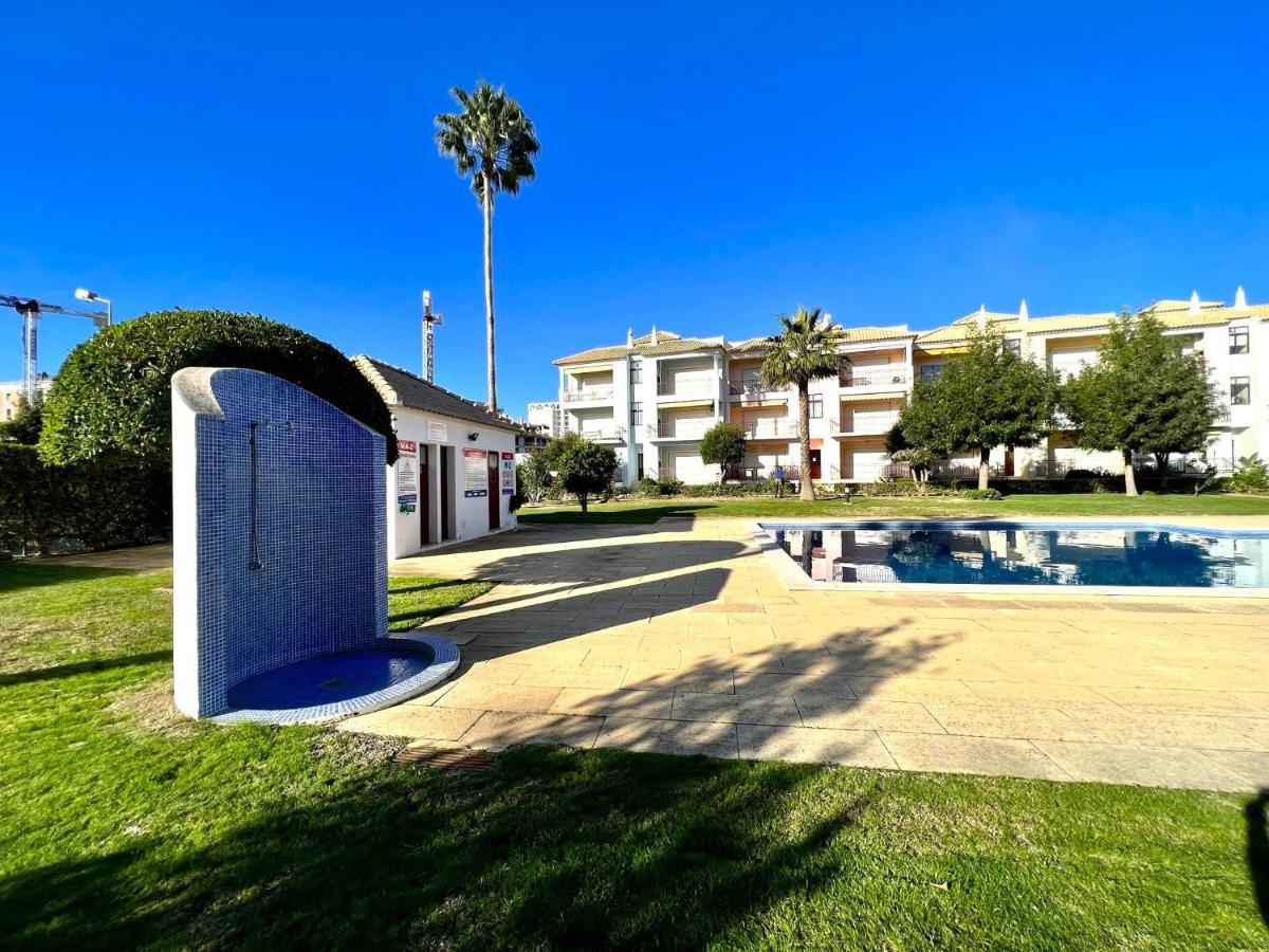 Quarteira Elegant With Pool By Homing Apartment Exterior foto
